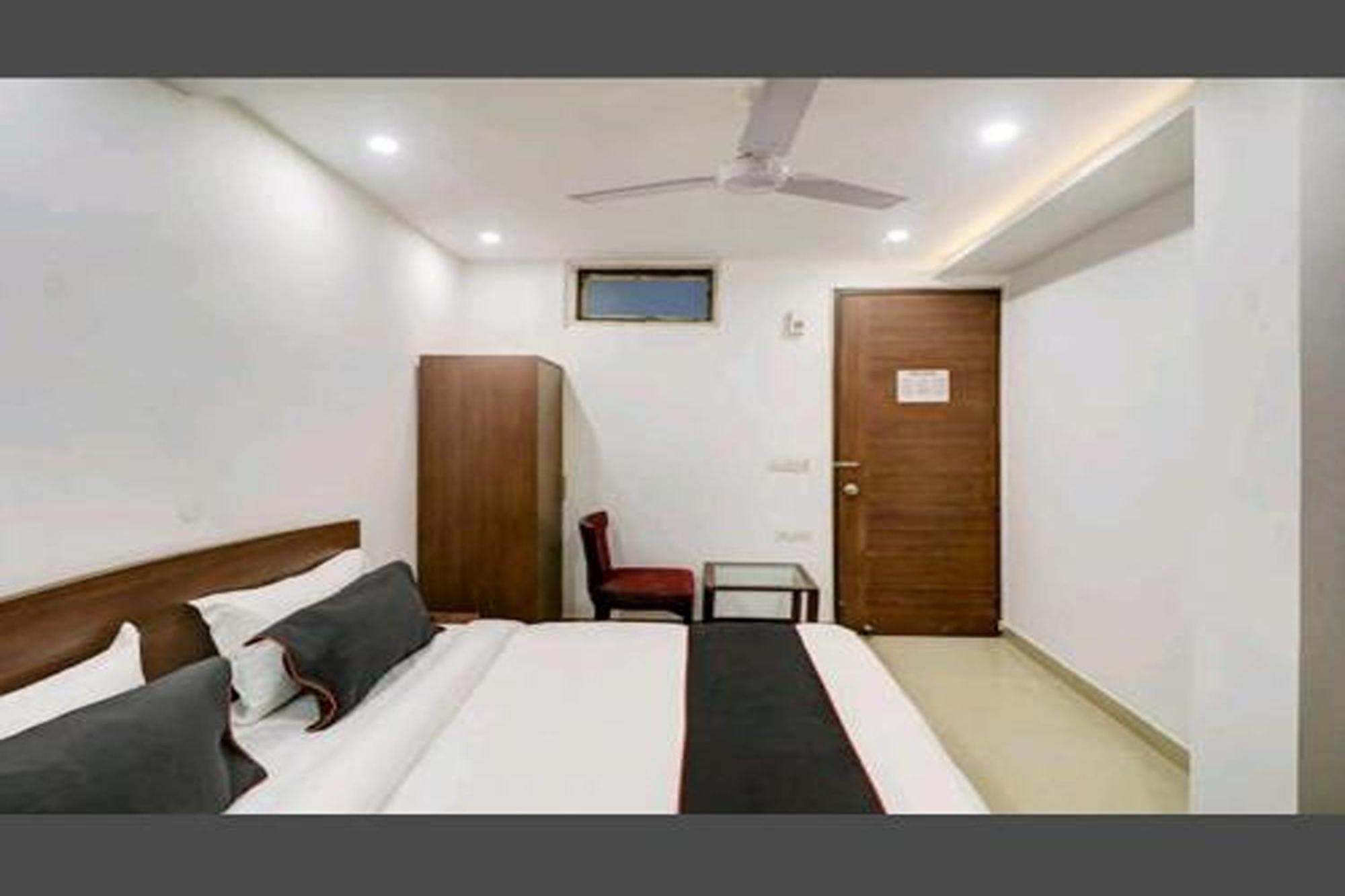 Aravali Residency B&B New Delhi Bagian luar foto
