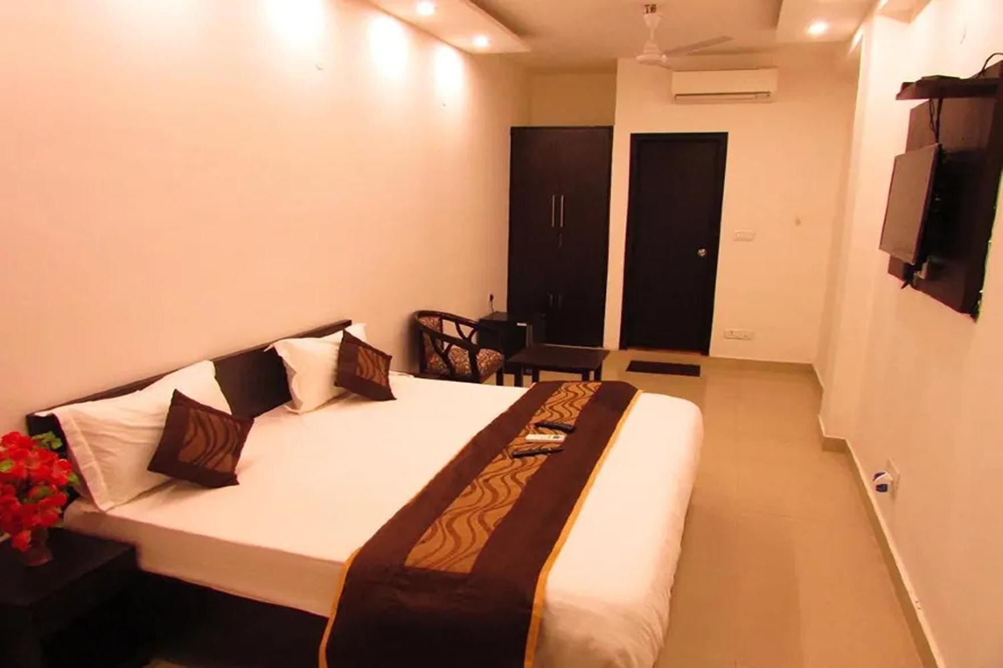 Aravali Residency B&B New Delhi Bagian luar foto
