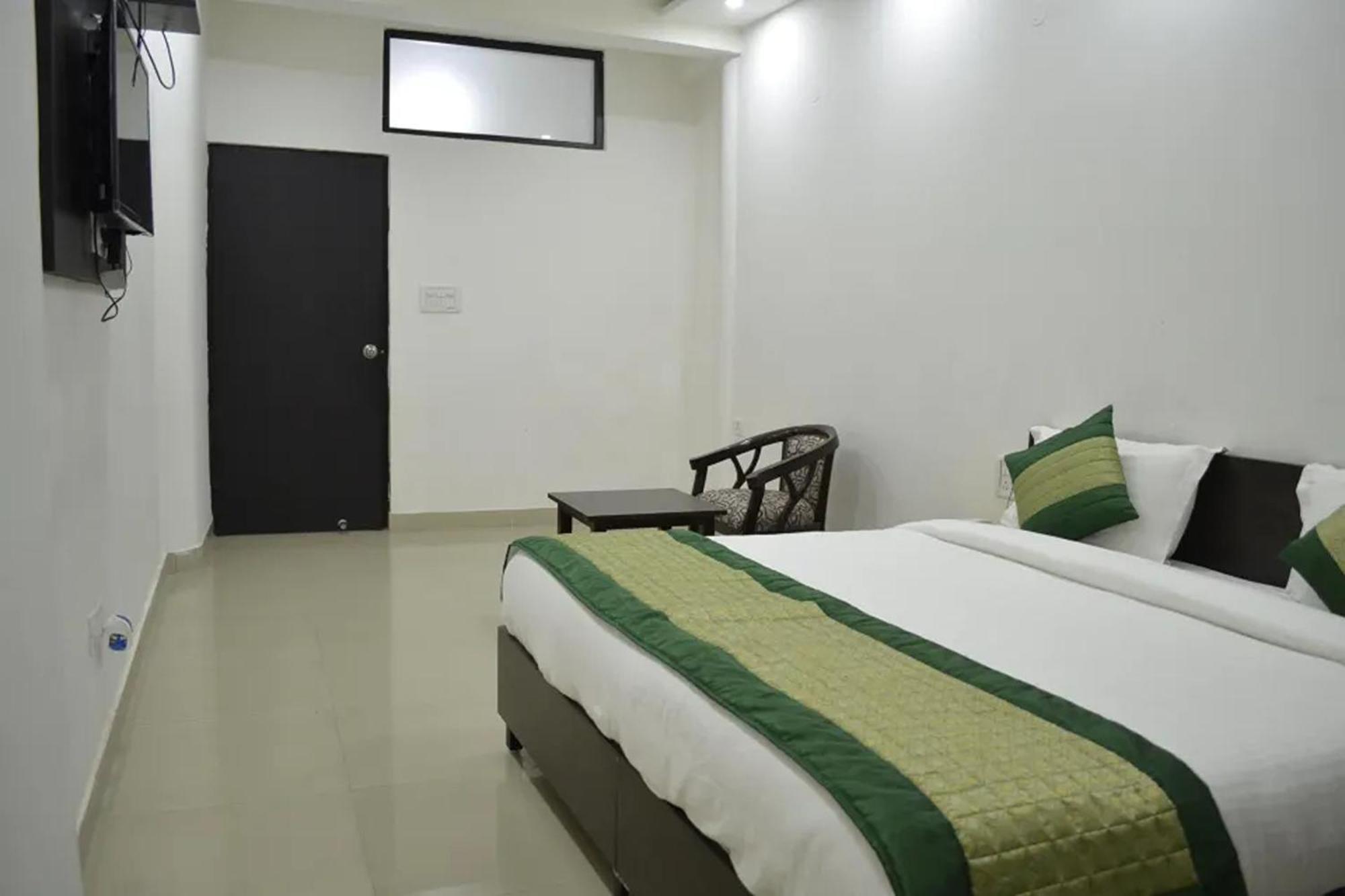 Aravali Residency B&B New Delhi Bagian luar foto